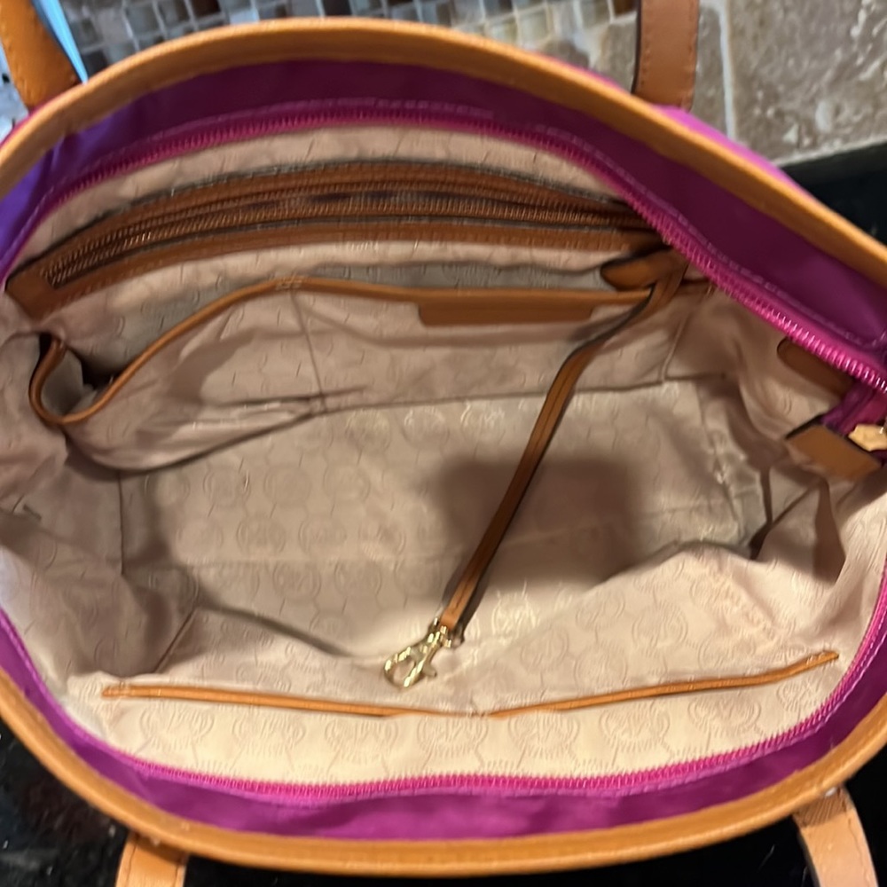 Michael Kors Fuschia Purse w/ shoulder straps - excellent condition - Picture 8 of 12